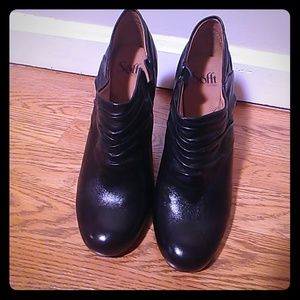 Sofft Black leather round toe ankle booties